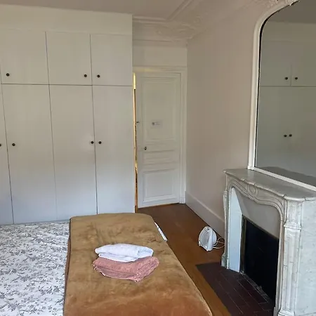 Guest Room Nearby Champs Elysees-3